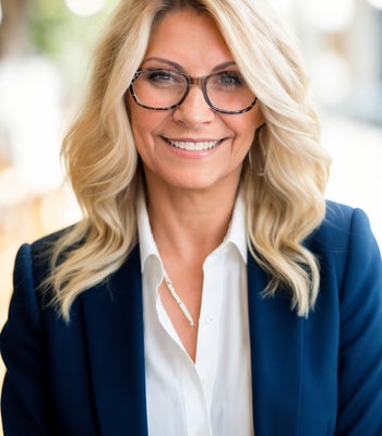 Portrait of Sandee Glass, Realtor.
